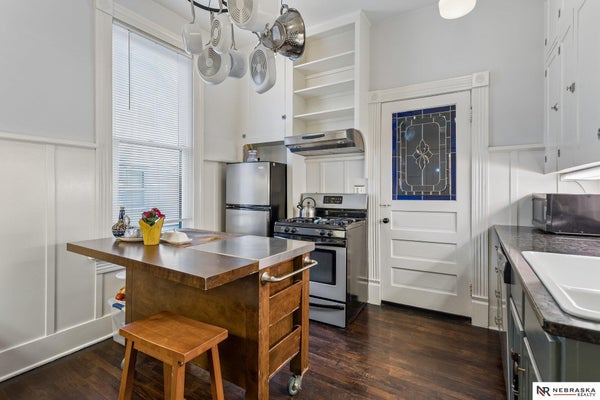 1019 S 30TH AVE, OMAHA, NE 68105 - Image 29933152e121c679ca8ed3f848de0ef2/1198105335