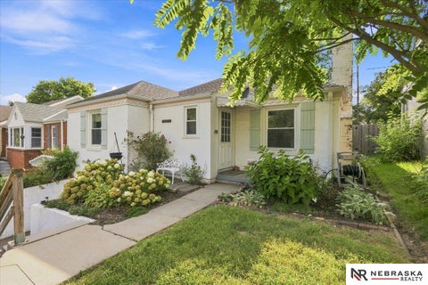 Photo of 1306 N 52nd Street, Omaha, NE 68132 (MLS # 22626204)