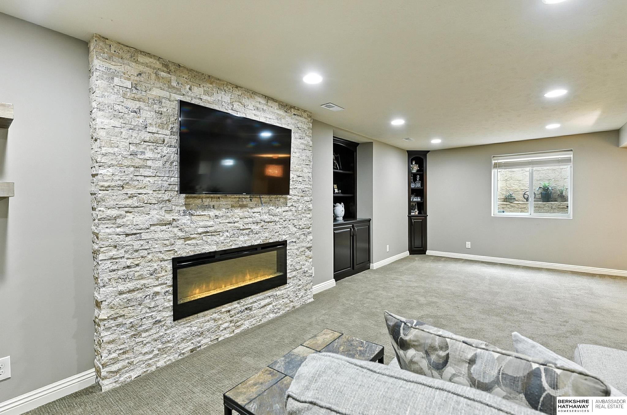 Omaha, Nebraska 68164, United States, 4 Bedrooms Bedrooms, ,2 BathroomsBathrooms,Residential,Active,179236