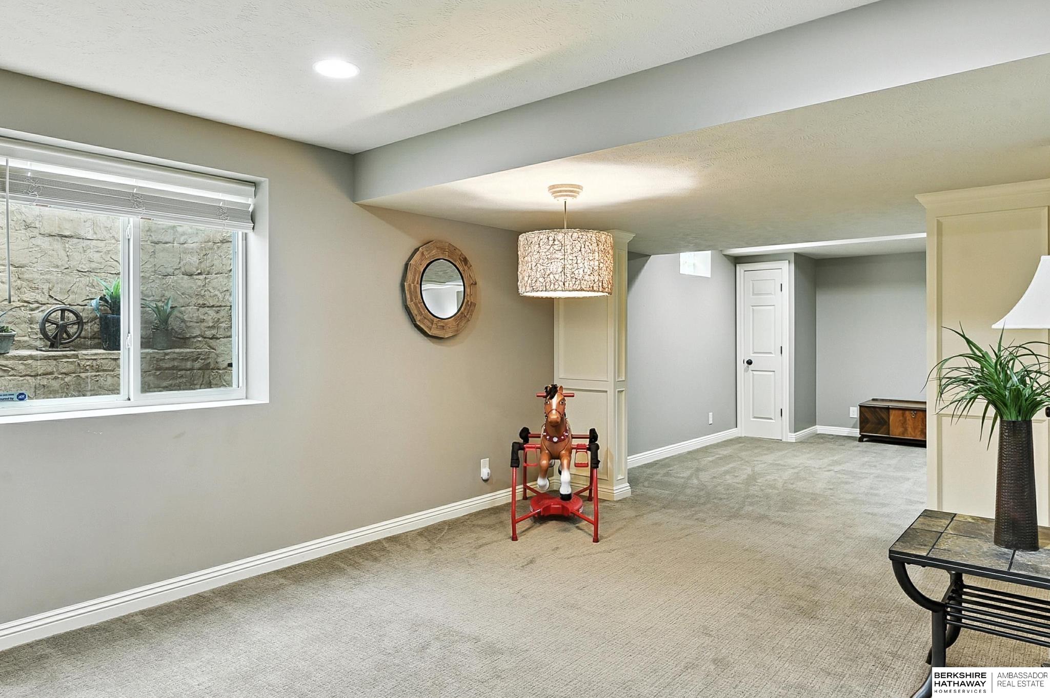 Omaha, Nebraska 68164, United States, 4 Bedrooms Bedrooms, ,2 BathroomsBathrooms,Residential,Active,179236