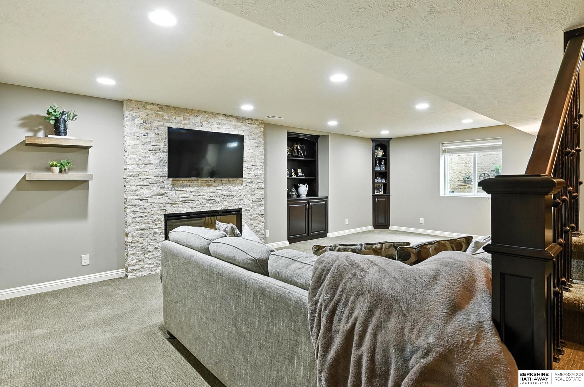 Omaha, Nebraska 68164, United States, 4 Bedrooms Bedrooms, ,2 BathroomsBathrooms,Residential,Active,179236