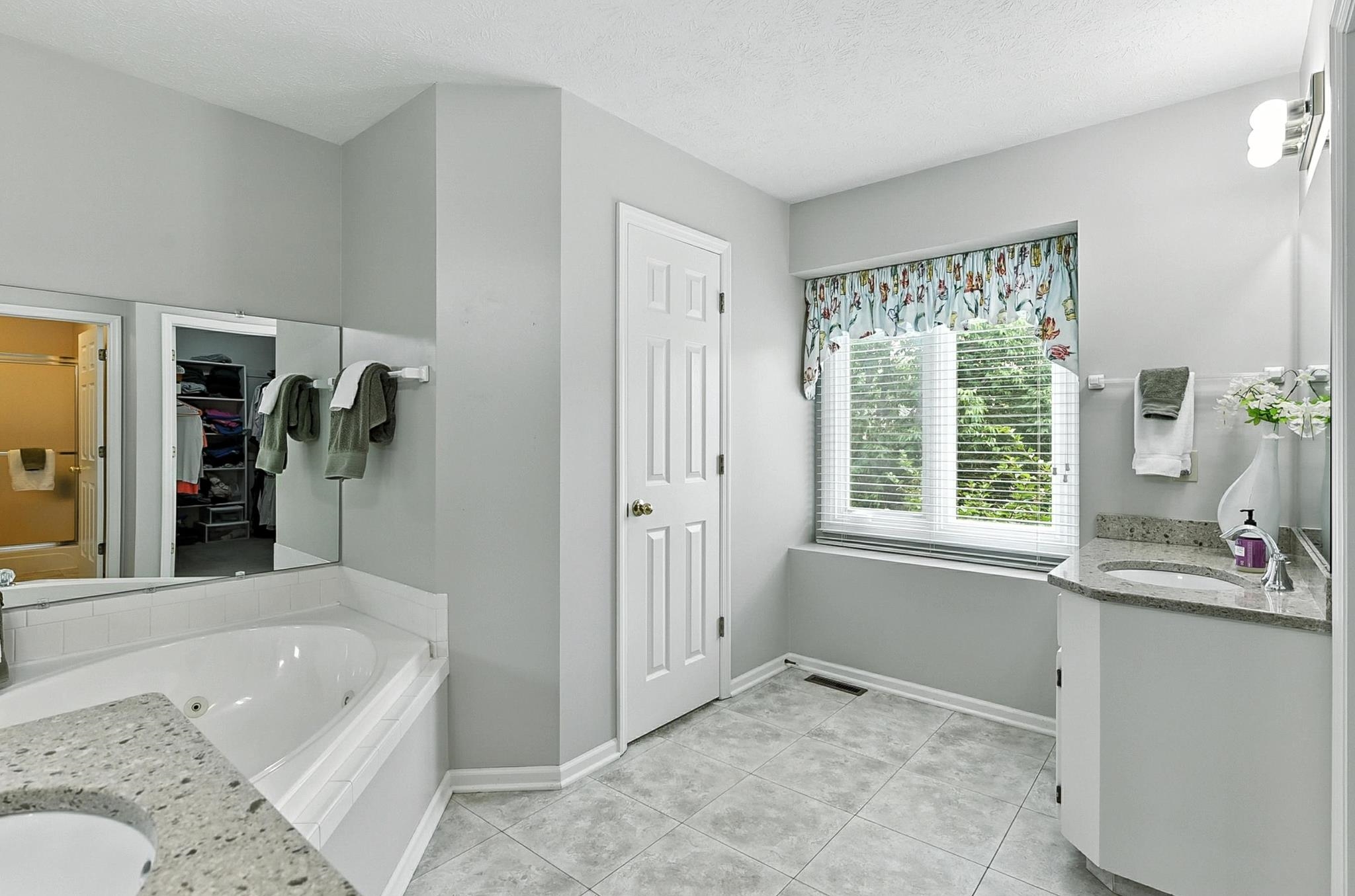 Omaha, Nebraska 68164, United States, 4 Bedrooms Bedrooms, ,2 BathroomsBathrooms,Residential,Active,179236