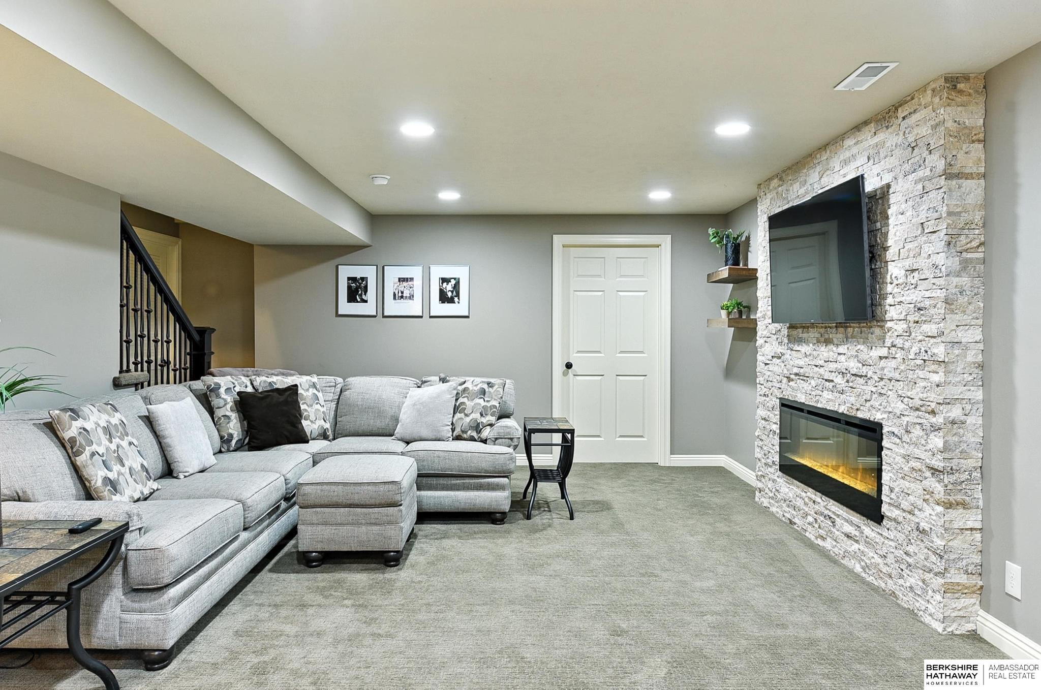 Omaha, Nebraska 68164, United States, 4 Bedrooms Bedrooms, ,2 BathroomsBathrooms,Residential,Active,179236