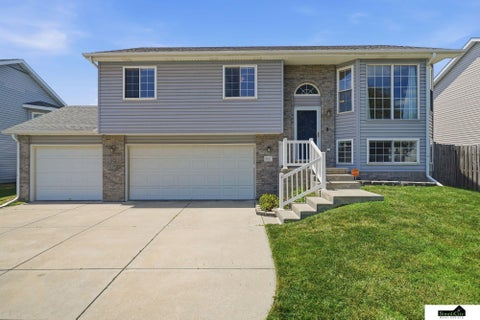 Photo of 2617 SW 17th Street, Lincoln, NE 68522 (MLS # 22621330)
