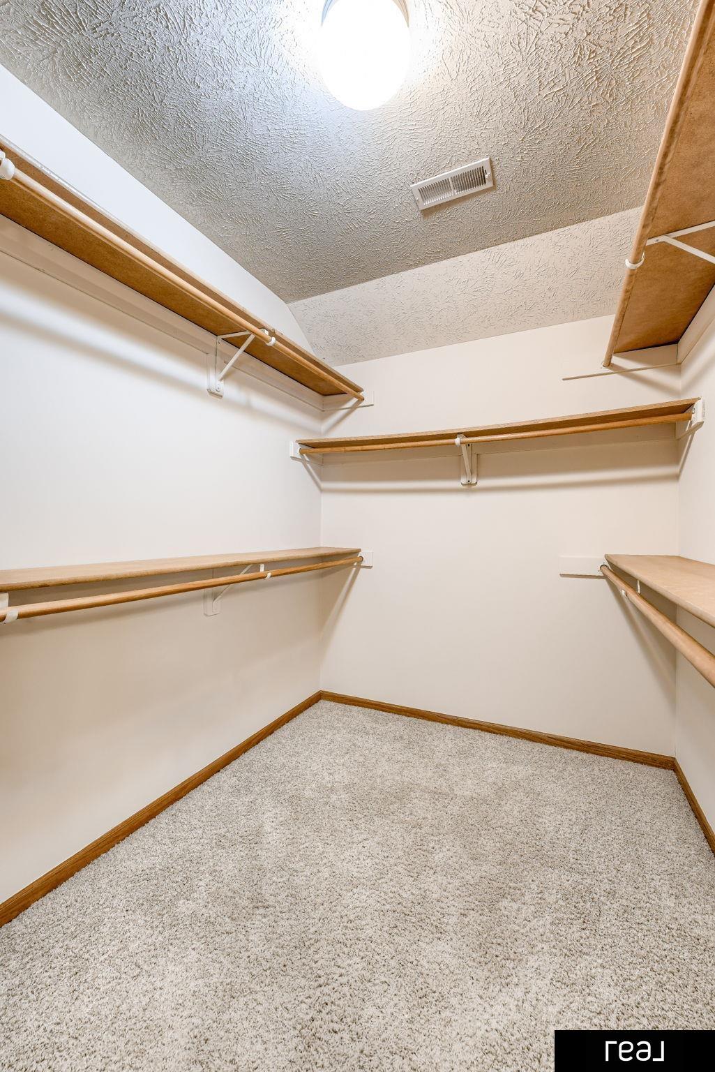 Bennington, Nebraska 68007, United States, 5 Bedrooms Bedrooms, ,3 BathroomsBathrooms,Residential,Active,228324