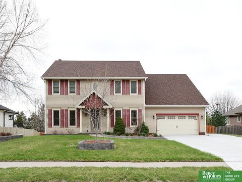 Photo of 315 Pheasant Run Lane, Papillion, NE 68046 (MLS # 22609005)