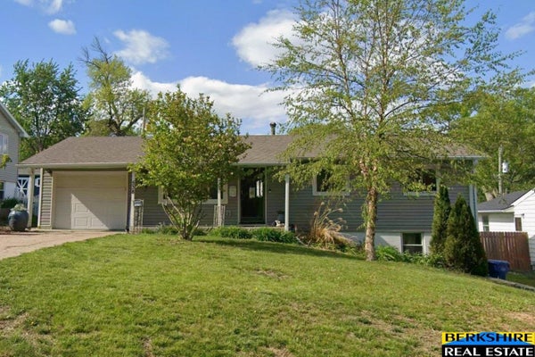 538 E 4TH ST, PAPILLION, NE 68046 - Image 2a72aecf71f8a4fb33777291b4eb3fb3/221385757