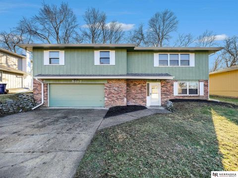 Photo of 3507 Lynnwood Drive, Bellevue, NE 68123 (MLS # 22600543)