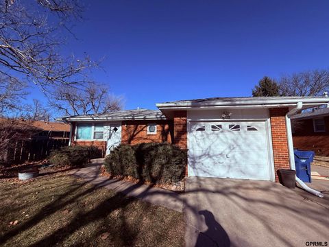 Photo of 7130 Englewood Drive, Lincoln, NE 68510 (MLS # 22602595)