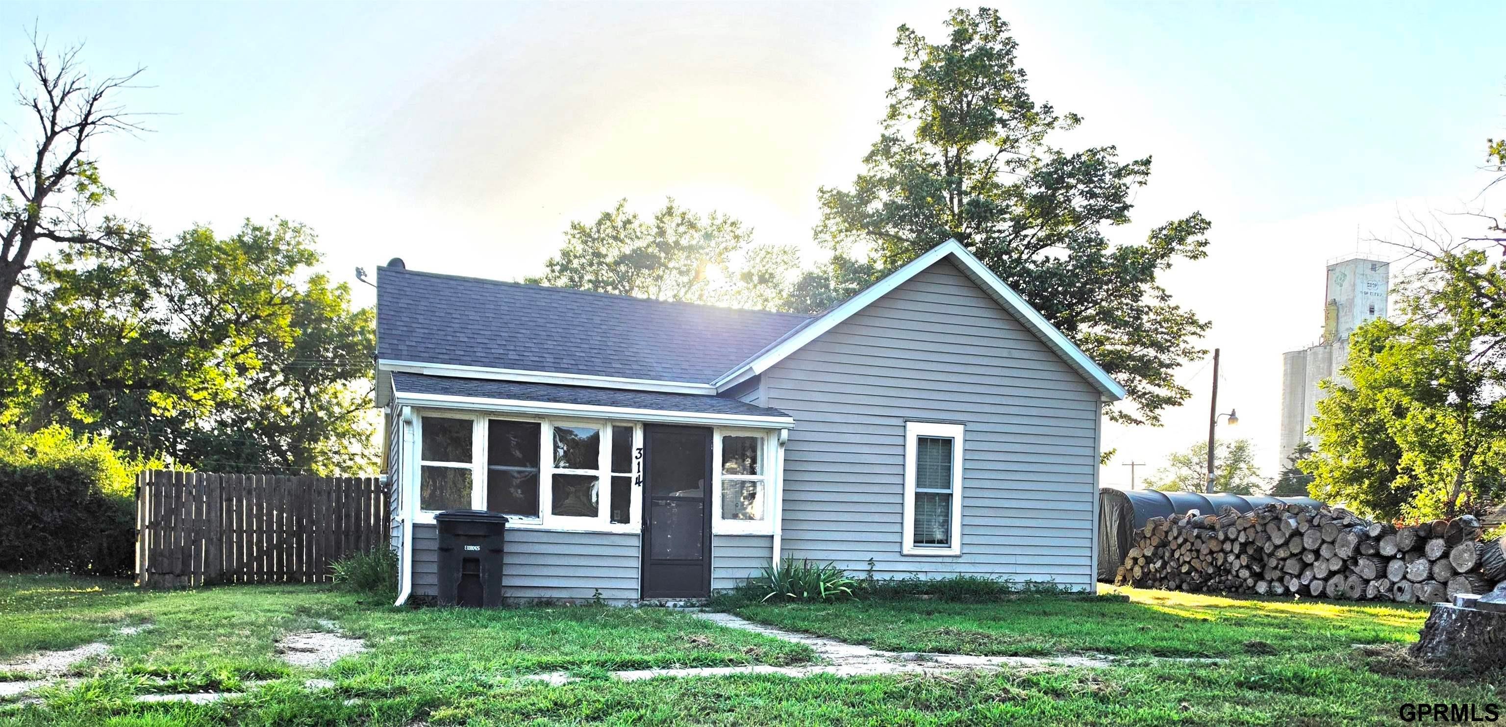 Photo 1 of 13 — 314 S Martin Avenue, Clay Center, NE 68933