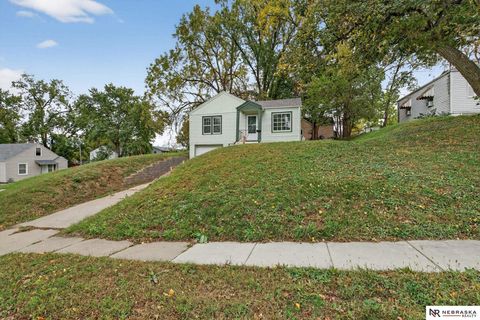 Photo of 4051 Pratt Street, Omaha, NE 68111 (MLS # 22528446)