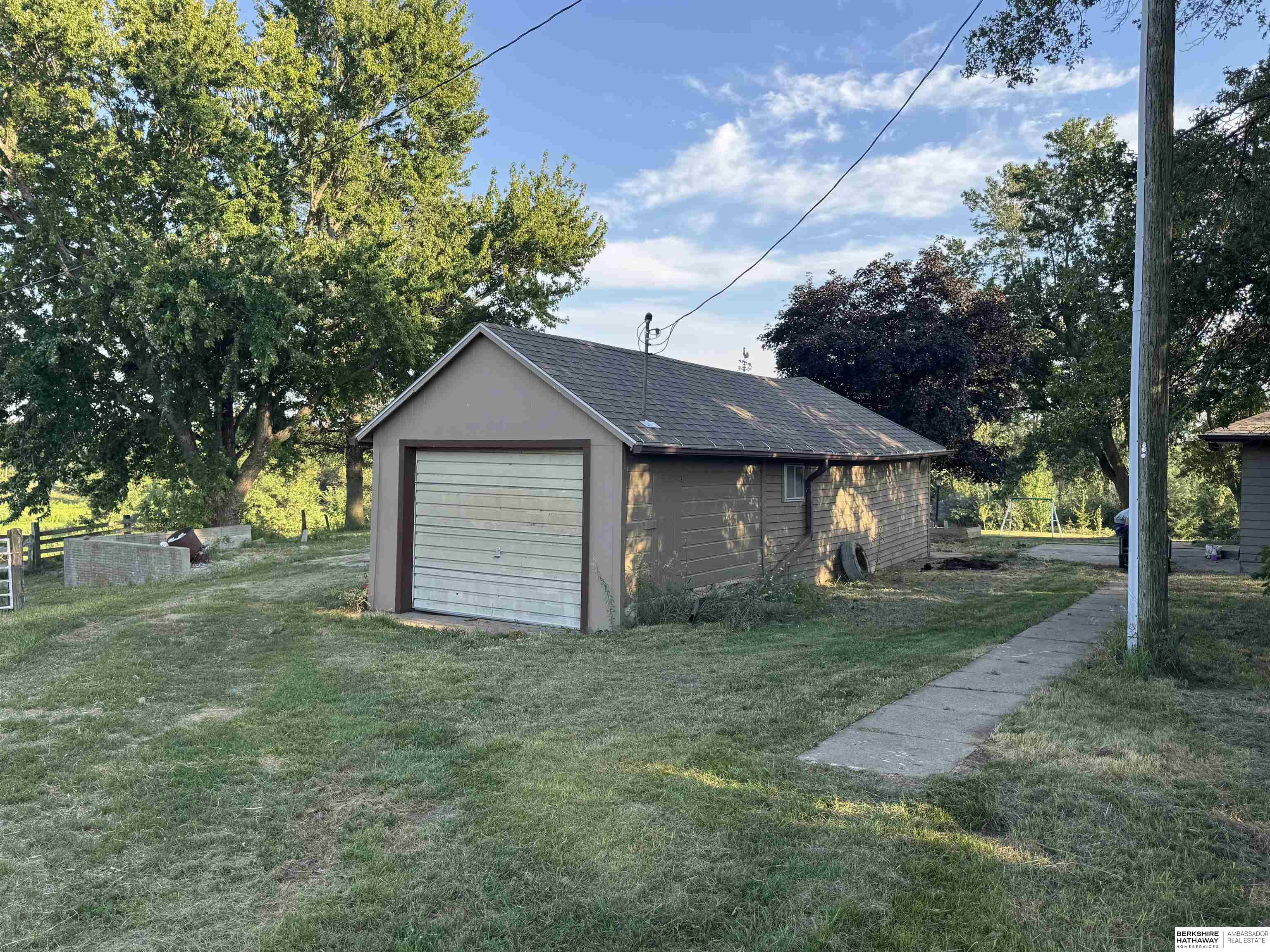 Tecumseh, Nebraska 68450, United States, 4 Bedrooms Bedrooms, ,2 BathroomsBathrooms,Residential,Active,194073
