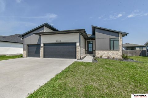 Photo of 7514 Augustine Avenue, Lincoln, NE 68516 (MLS # 22620813)