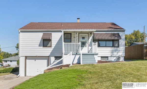 4460 HILLSDALE AVE, OMAHA, NE 68107 - Image 2be9090807143457408853d0a8c5bb3d/396636621