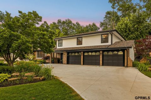 Photo of 9933 Devonshire Drive, Omaha, NE 68114 (MLS # 22619216)