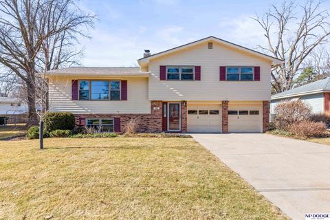 Photo of 302 Kings Drive, Bellevue, NE 68005 (MLS # 22604444)
