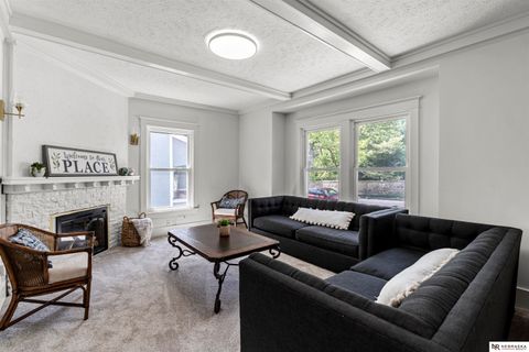 Photo of 323 N 38th Avenue, Omaha, NE 68131 (MLS # 22524007) Photo of 323 N 38th Avenue, Omaha, NE 68131 (MLS # 22524007)