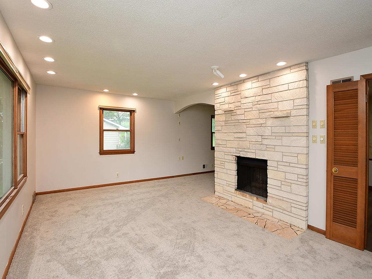 Omaha, Nebraska 68144, United States, 4 Bedrooms Bedrooms, ,3 BathroomsBathrooms,Residential,Active,183402