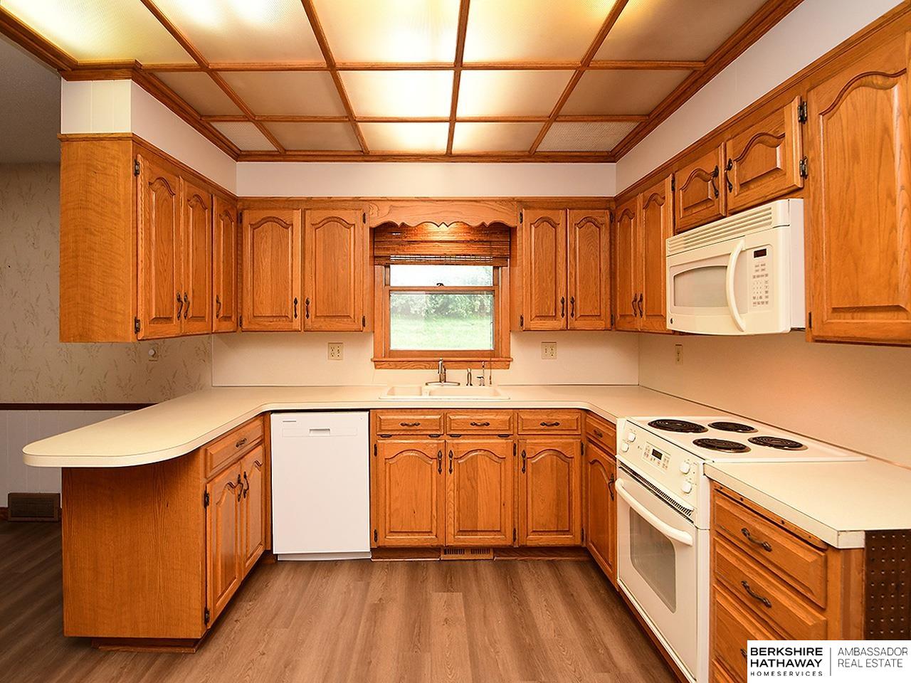 Omaha, Nebraska 68144, United States, 4 Bedrooms Bedrooms, ,3 BathroomsBathrooms,Residential,Active,183402