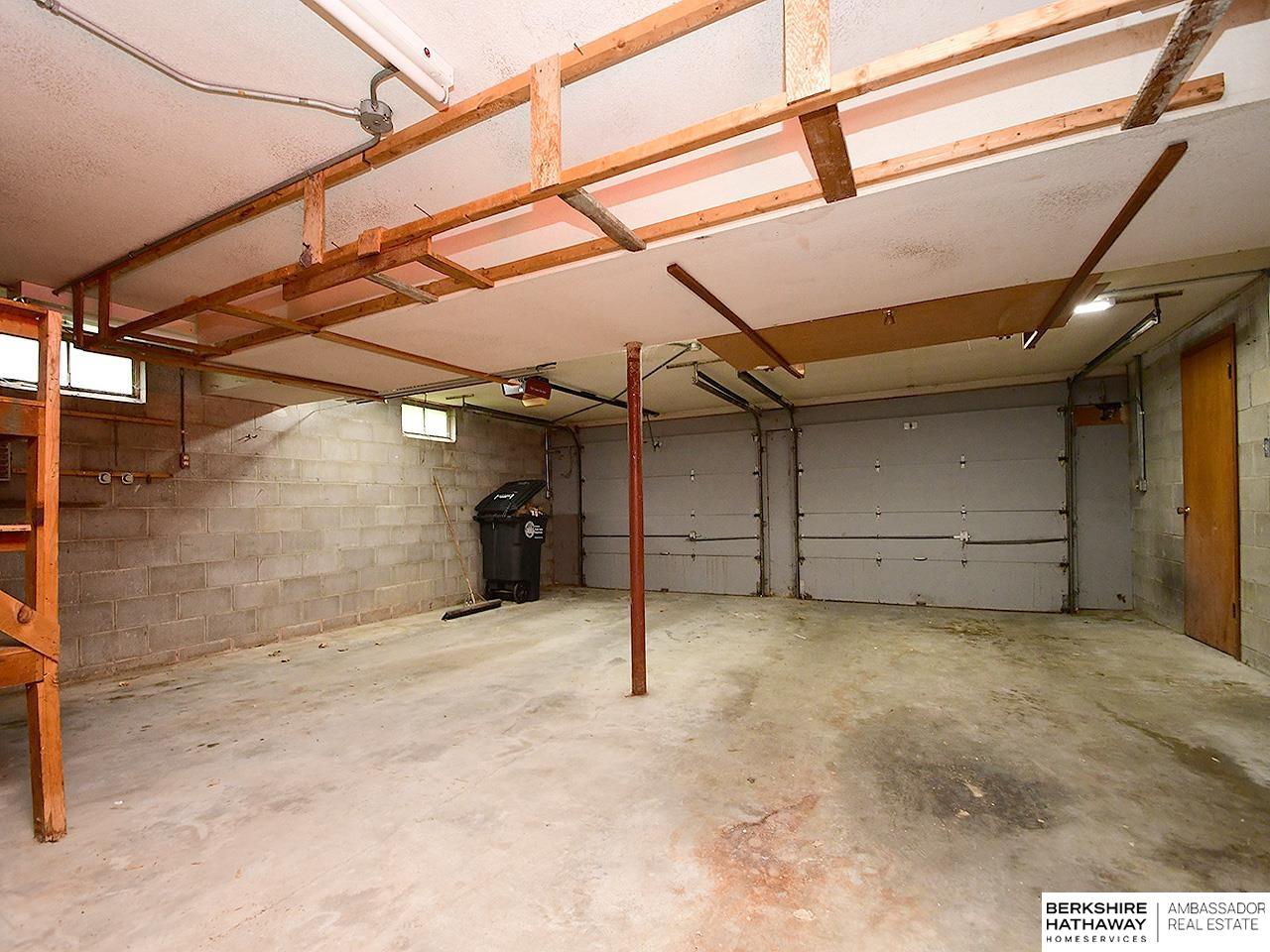 Omaha, Nebraska 68144, United States, 4 Bedrooms Bedrooms, ,3 BathroomsBathrooms,Residential,Active,183402