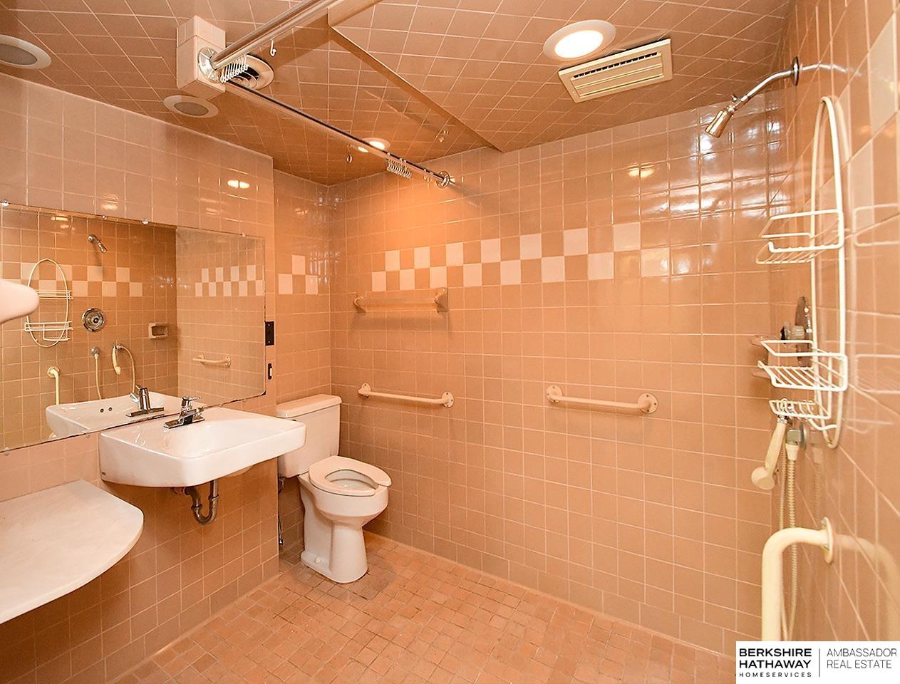 Omaha, Nebraska 68144, United States, 4 Bedrooms Bedrooms, ,3 BathroomsBathrooms,Residential,Active,183402