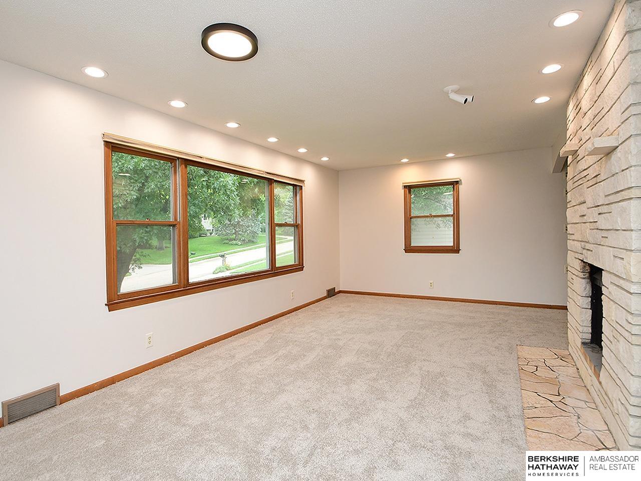 Omaha, Nebraska 68144, United States, 4 Bedrooms Bedrooms, ,3 BathroomsBathrooms,Residential,Active,183402