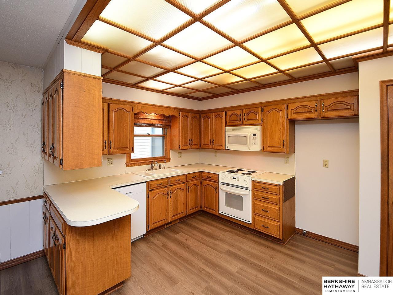 Omaha, Nebraska 68144, United States, 4 Bedrooms Bedrooms, ,3 BathroomsBathrooms,Residential,Active,183402