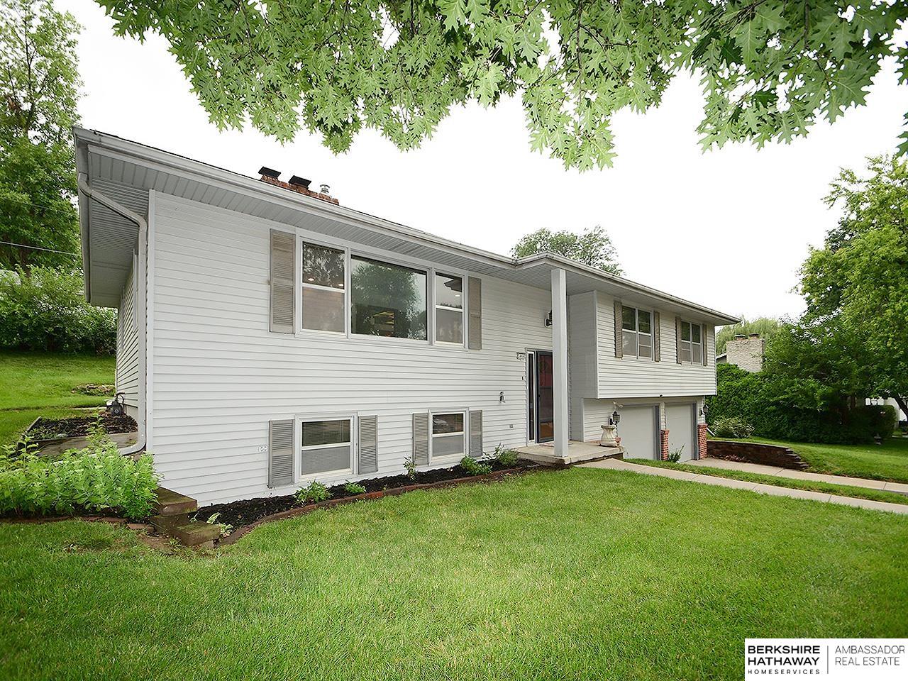 Omaha, Nebraska 68144, United States, 4 Bedrooms Bedrooms, ,3 BathroomsBathrooms,Residential,Active,183402