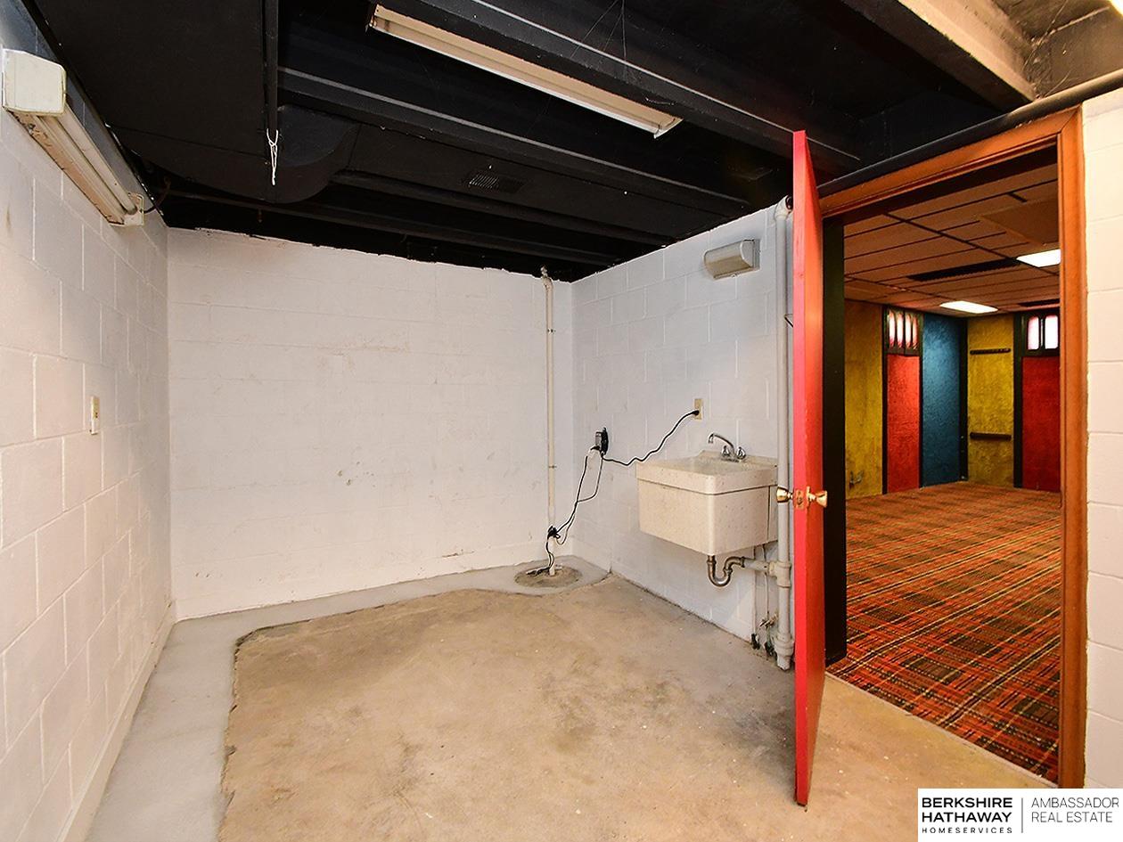 Omaha, Nebraska 68144, United States, 4 Bedrooms Bedrooms, ,3 BathroomsBathrooms,Residential,Active,183402