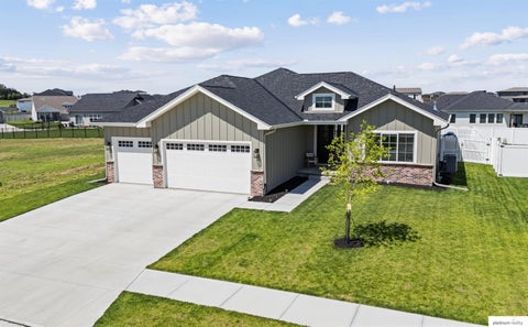 Photo of 11704 S 119th Street, Papillion, NE 68046 (MLS # 22616486)