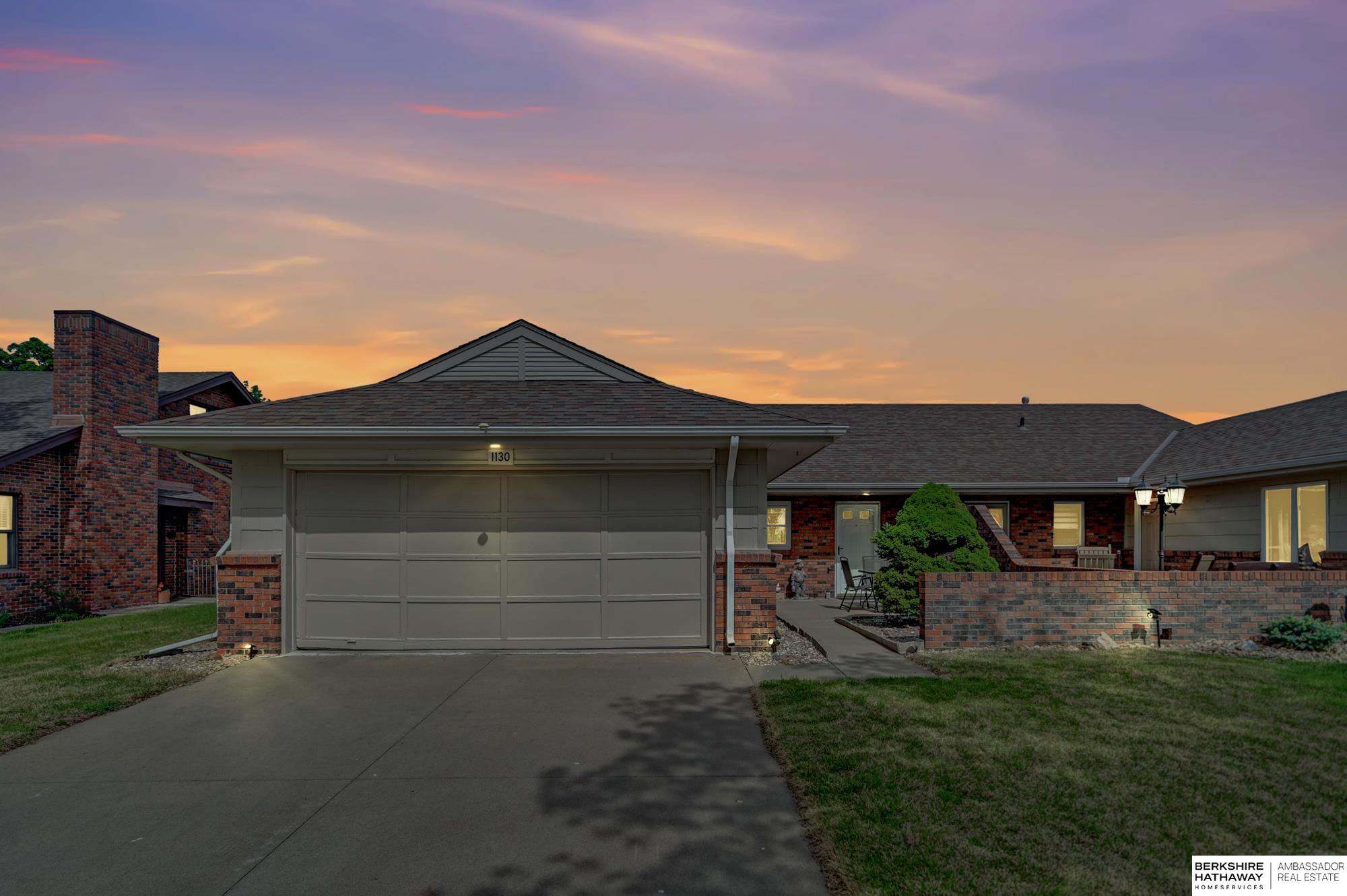 Lincoln, Nebraska 68510, United States, 2 Bedrooms Bedrooms, ,2 BathroomsBathrooms,Residential,Pending,126218