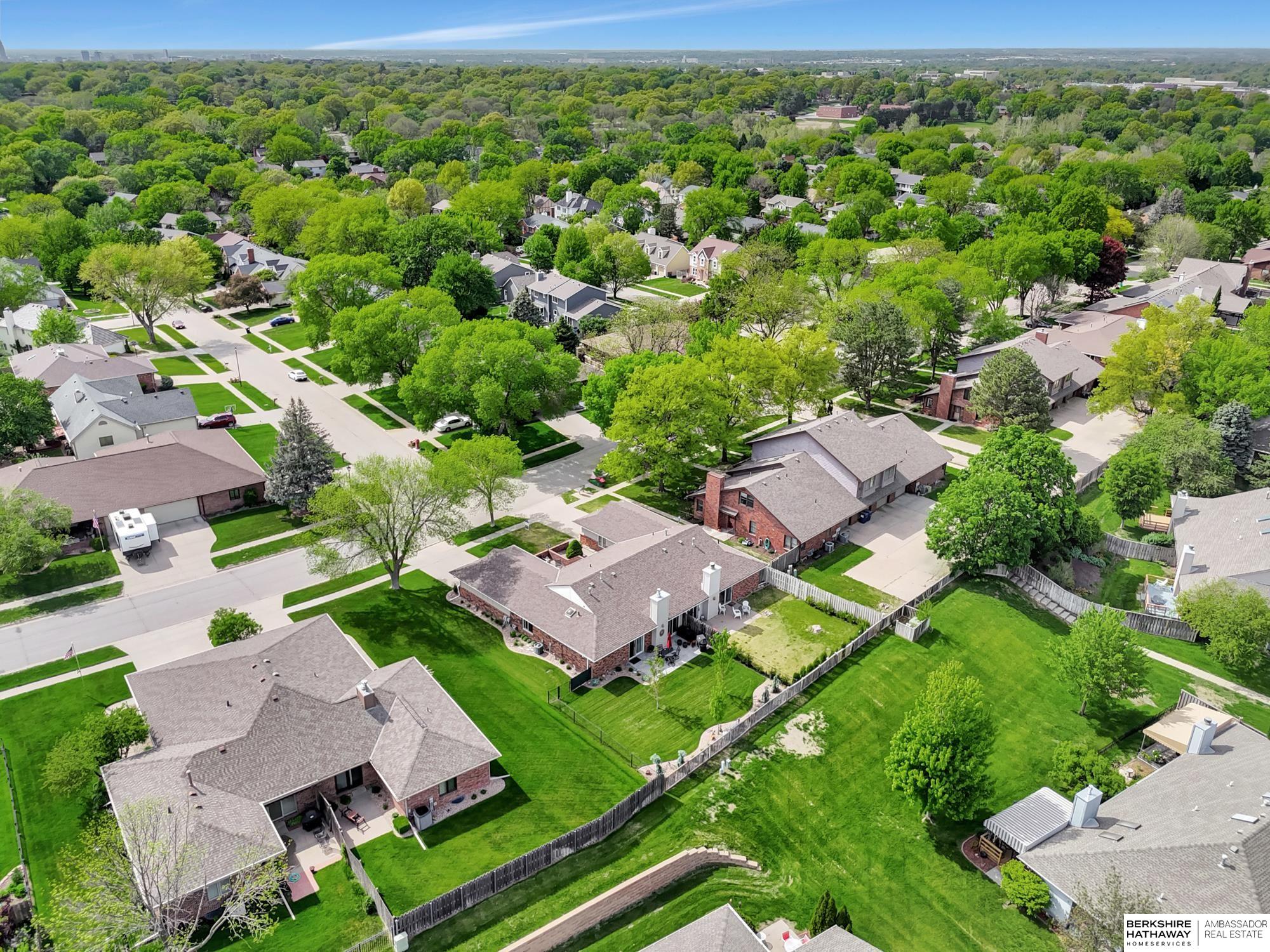 Lincoln, Nebraska 68510, United States, 2 Bedrooms Bedrooms, ,2 BathroomsBathrooms,Residential,Pending,126218