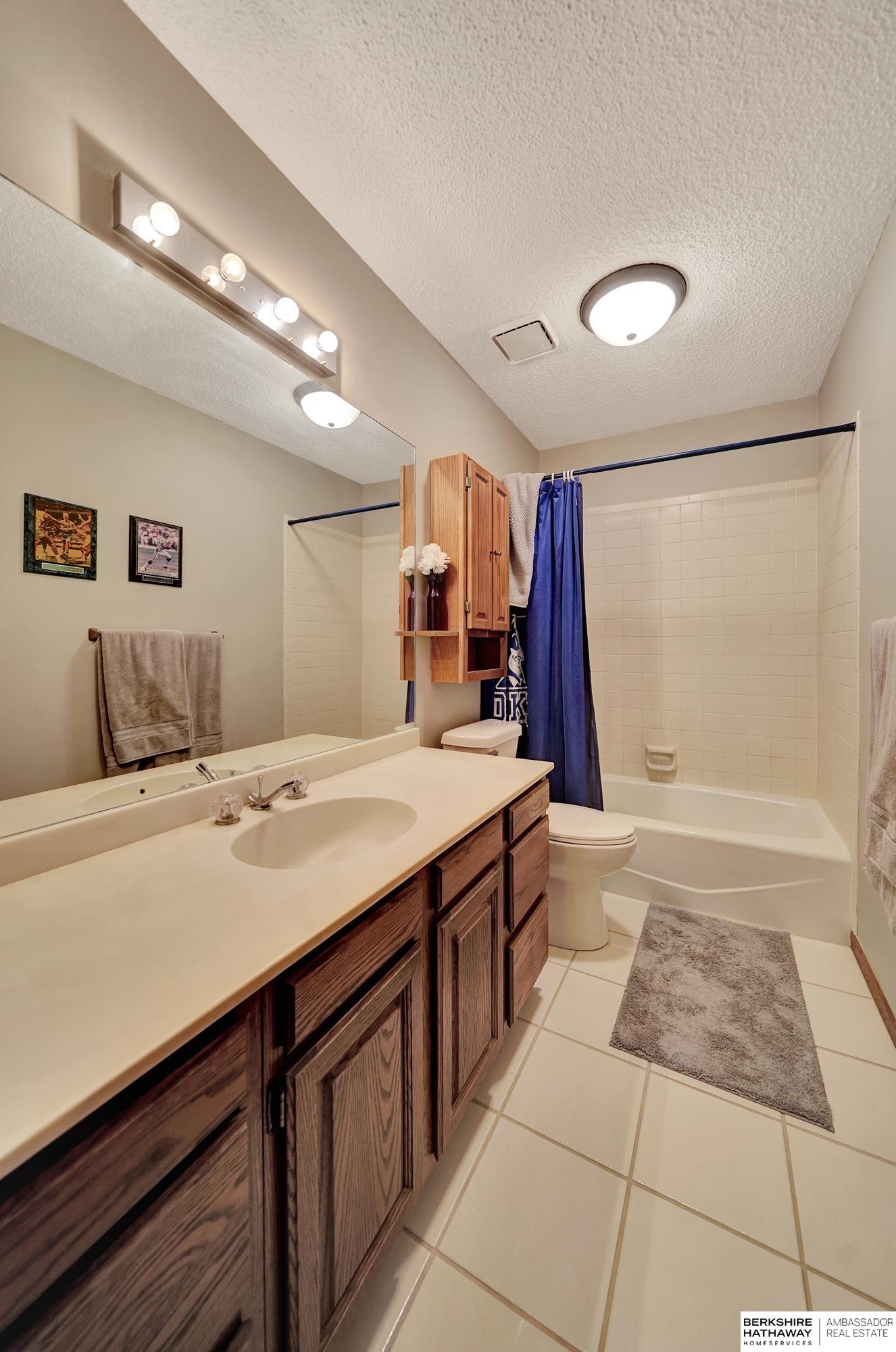 Lincoln, Nebraska 68510, United States, 2 Bedrooms Bedrooms, ,2 BathroomsBathrooms,Residential,Pending,126218