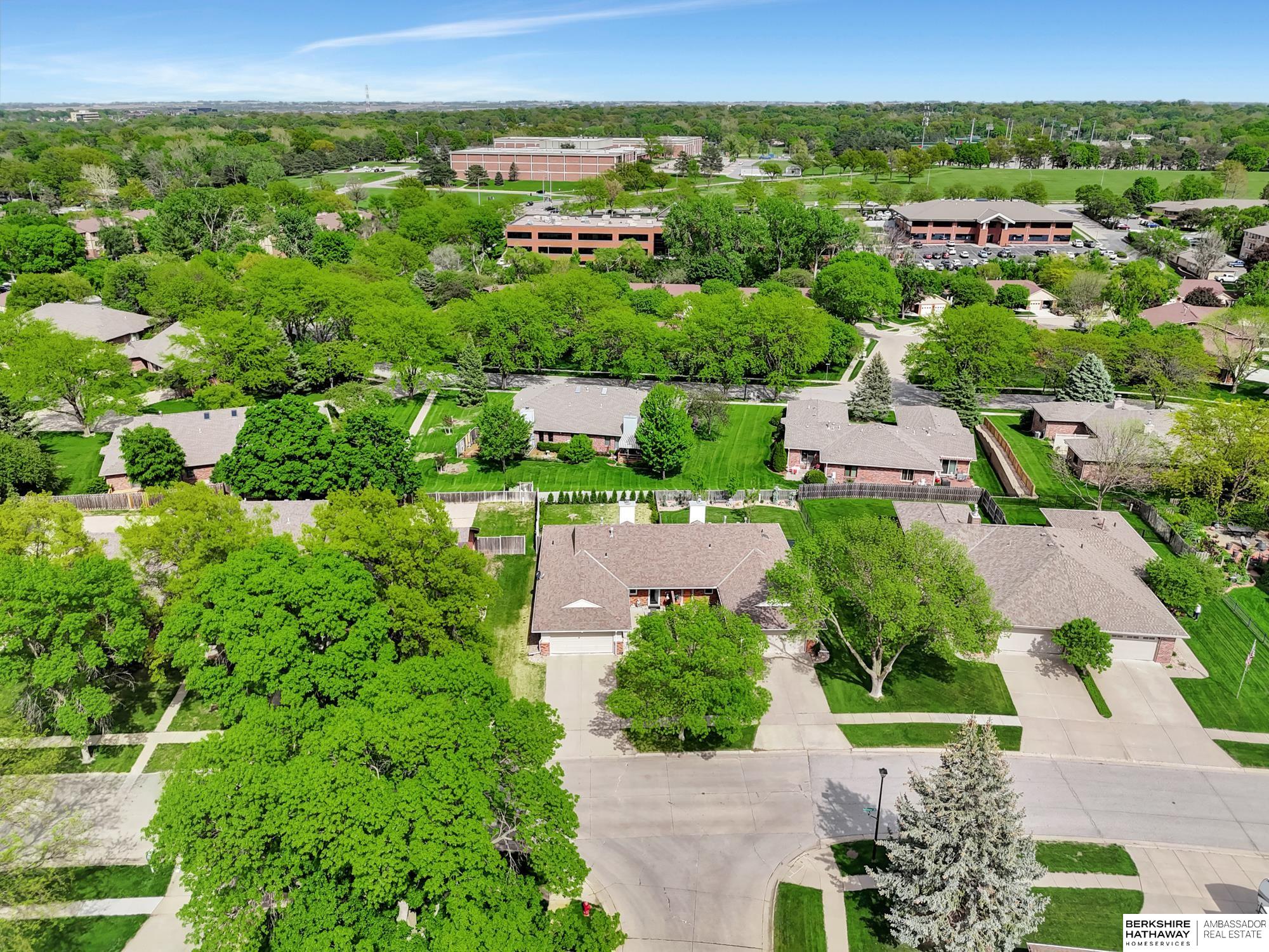 Lincoln, Nebraska 68510, United States, 2 Bedrooms Bedrooms, ,2 BathroomsBathrooms,Residential,Pending,126218