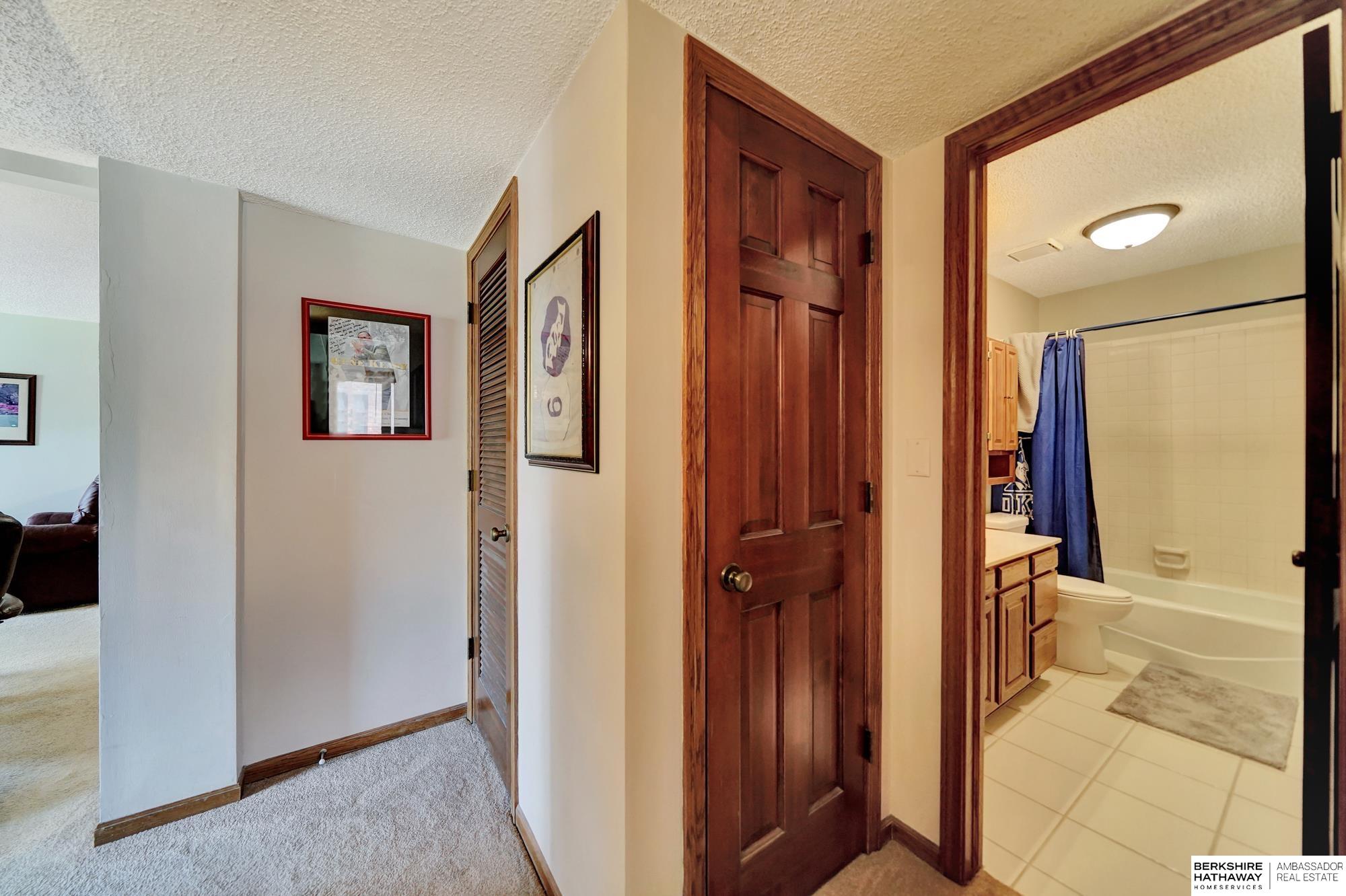 Lincoln, Nebraska 68510, United States, 2 Bedrooms Bedrooms, ,2 BathroomsBathrooms,Residential,Pending,126218