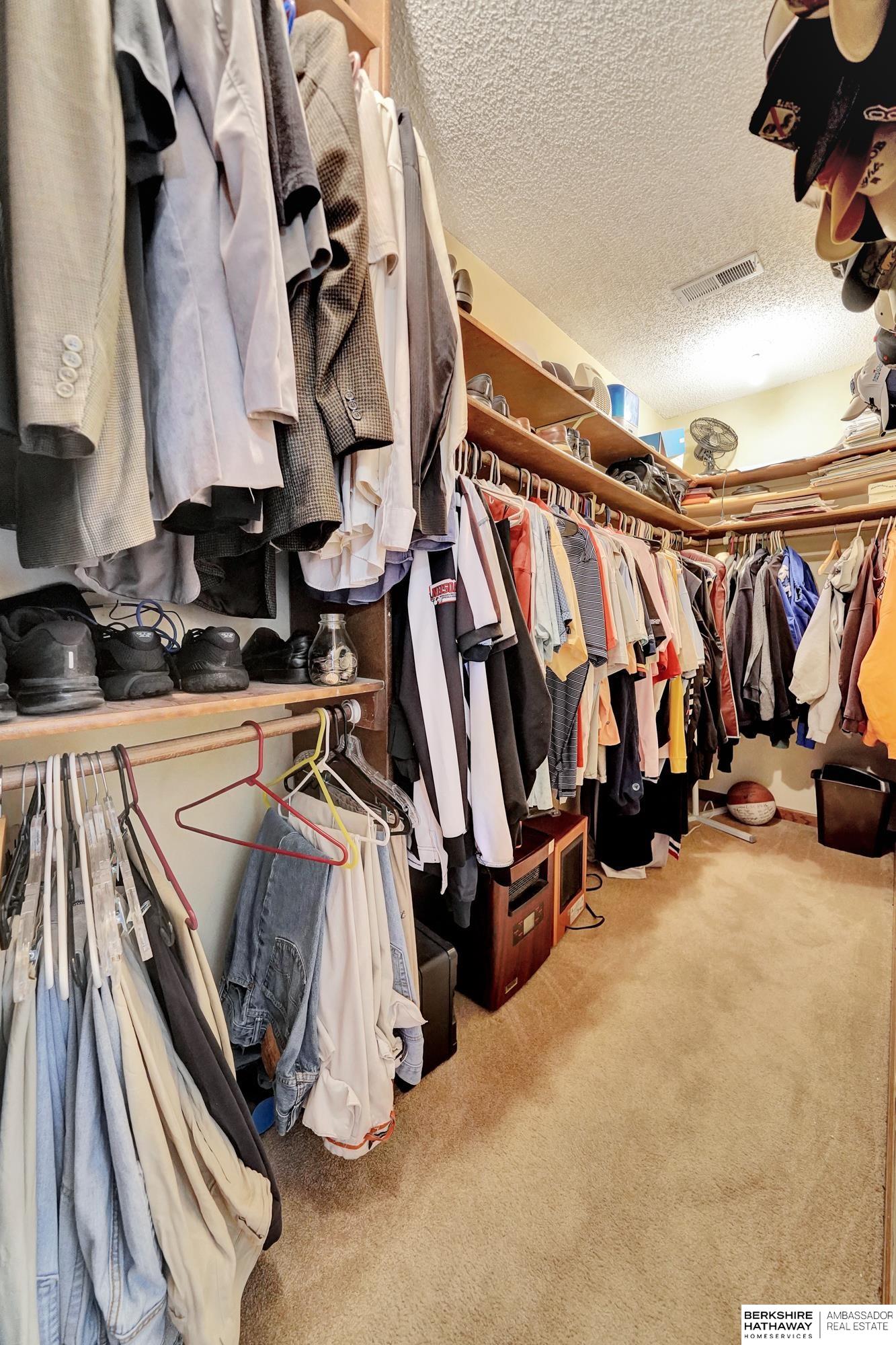 Lincoln, Nebraska 68510, United States, 2 Bedrooms Bedrooms, ,2 BathroomsBathrooms,Residential,Pending,126218