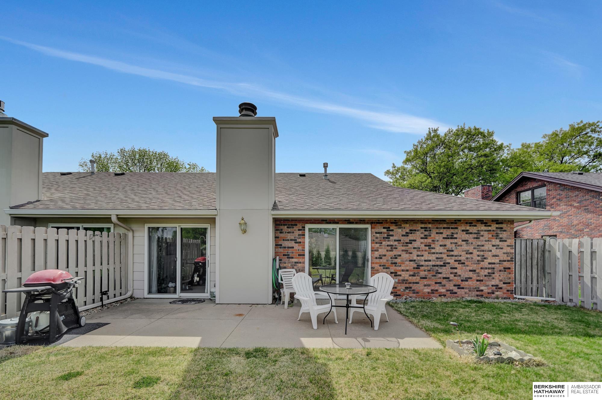 Lincoln, Nebraska 68510, United States, 2 Bedrooms Bedrooms, ,2 BathroomsBathrooms,Residential,Pending,126218