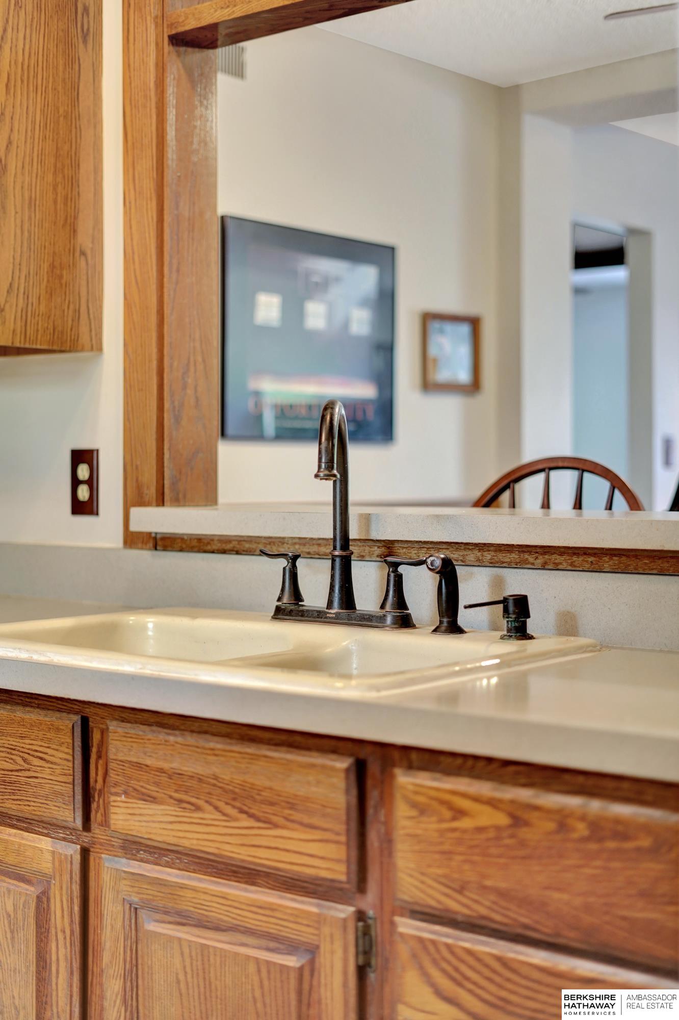 Lincoln, Nebraska 68510, United States, 2 Bedrooms Bedrooms, ,2 BathroomsBathrooms,Residential,Pending,126218