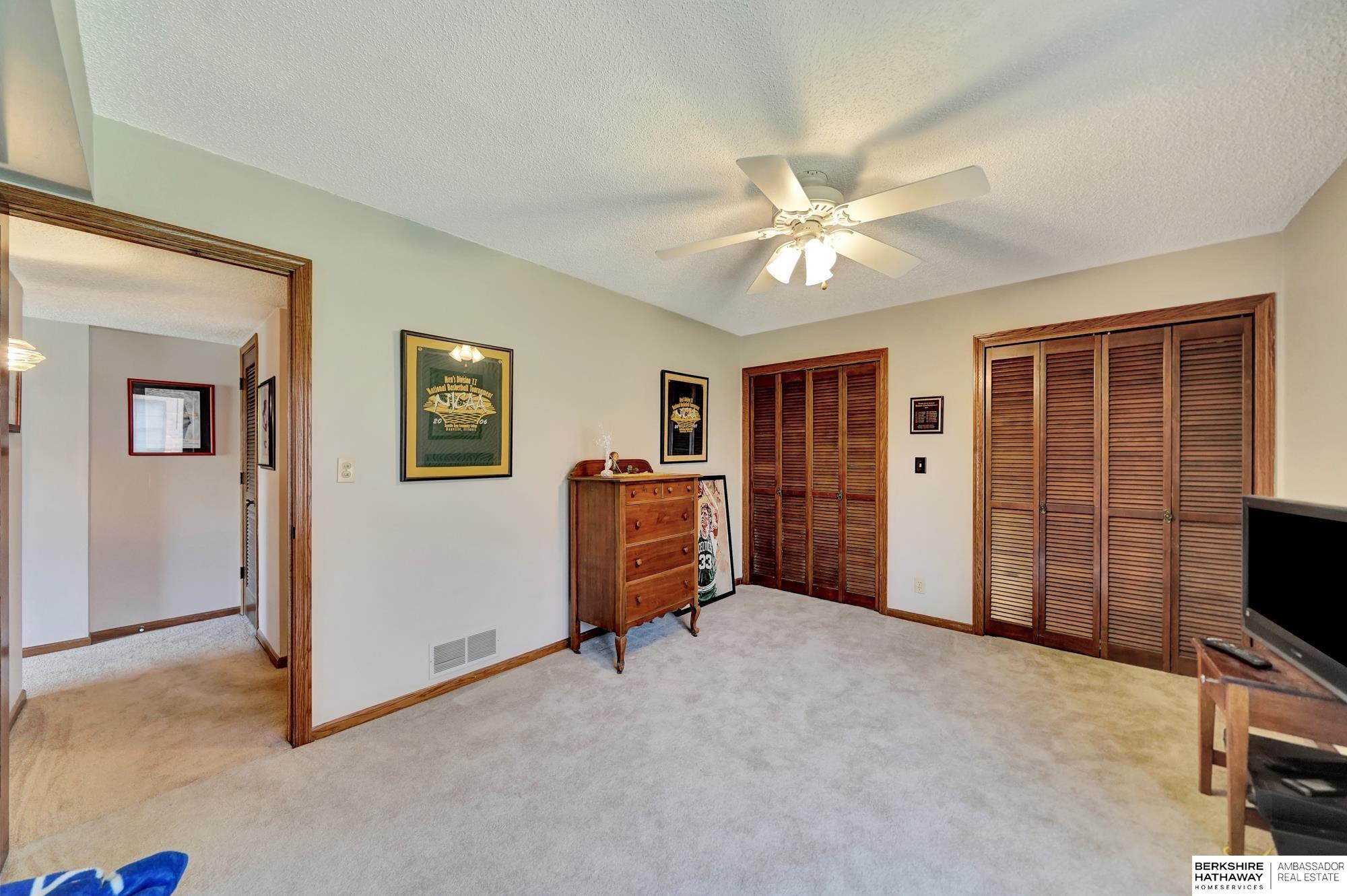 Lincoln, Nebraska 68510, United States, 2 Bedrooms Bedrooms, ,2 BathroomsBathrooms,Residential,Pending,126218