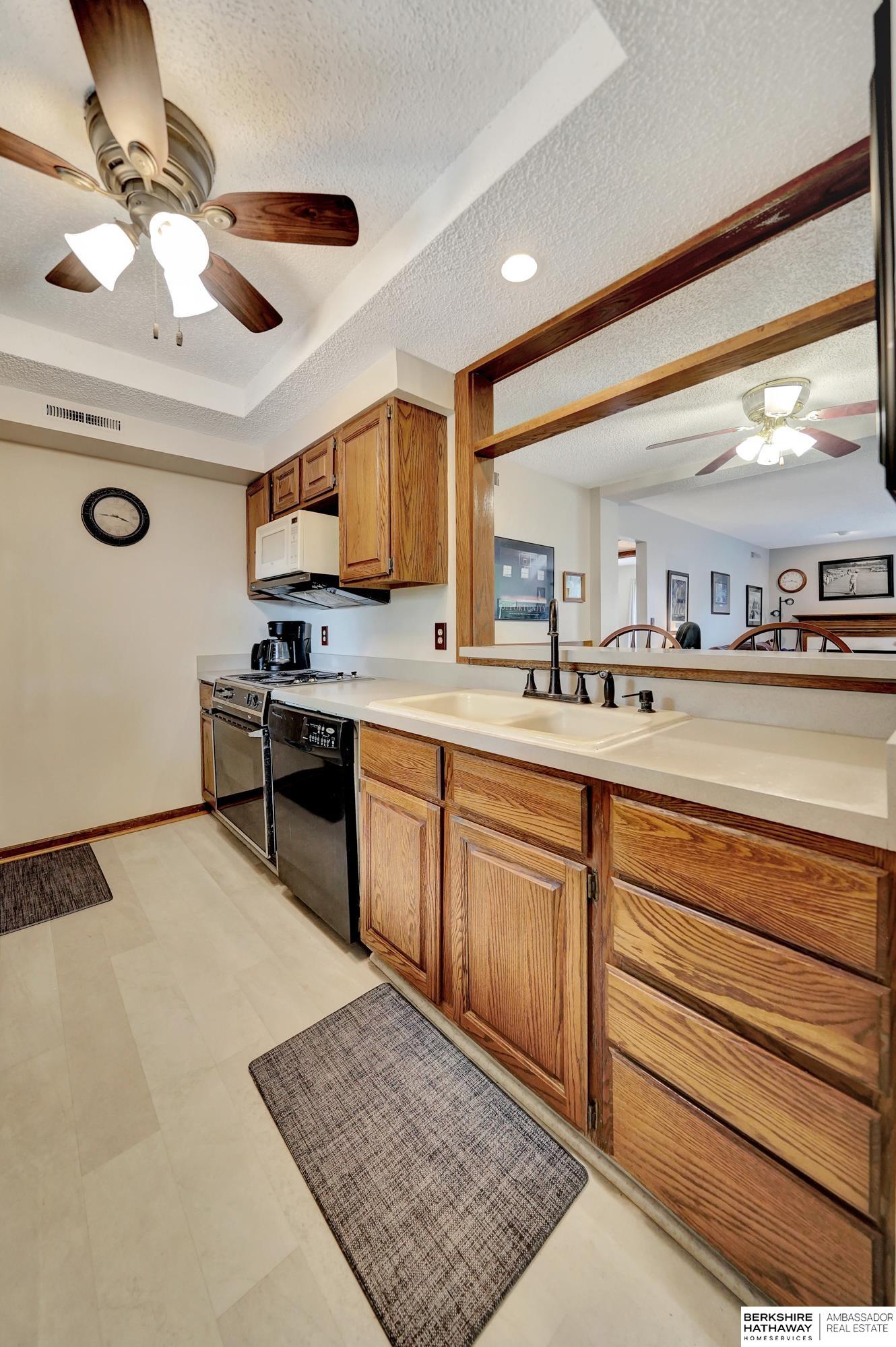 Lincoln, Nebraska 68510, United States, 2 Bedrooms Bedrooms, ,2 BathroomsBathrooms,Residential,Pending,126218