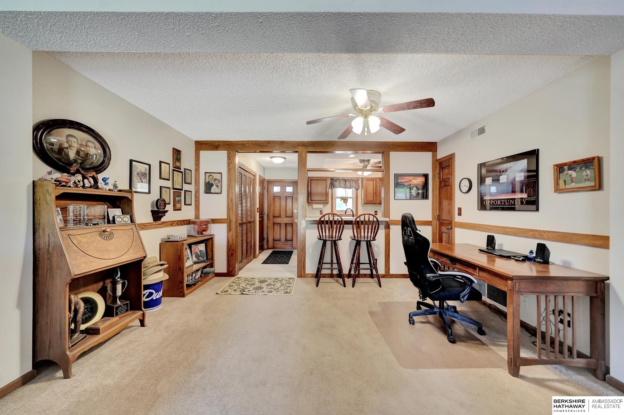 Lincoln, Nebraska 68510, United States, 2 Bedrooms Bedrooms, ,2 BathroomsBathrooms,Residential,Pending,126218