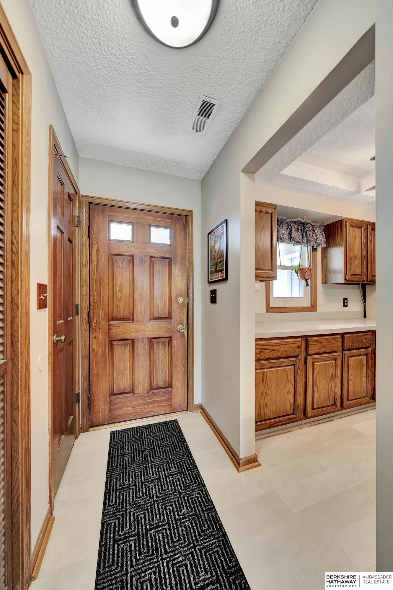 Lincoln, Nebraska 68510, United States, 2 Bedrooms Bedrooms, ,2 BathroomsBathrooms,Residential,Pending,126218