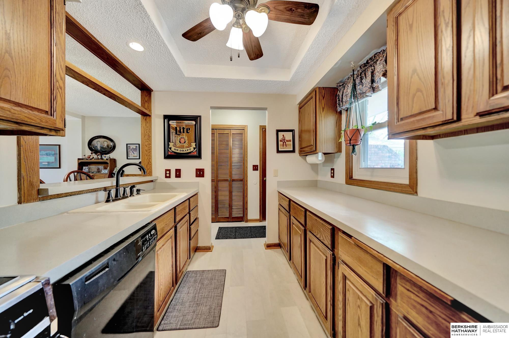 Lincoln, Nebraska 68510, United States, 2 Bedrooms Bedrooms, ,2 BathroomsBathrooms,Residential,Pending,126218