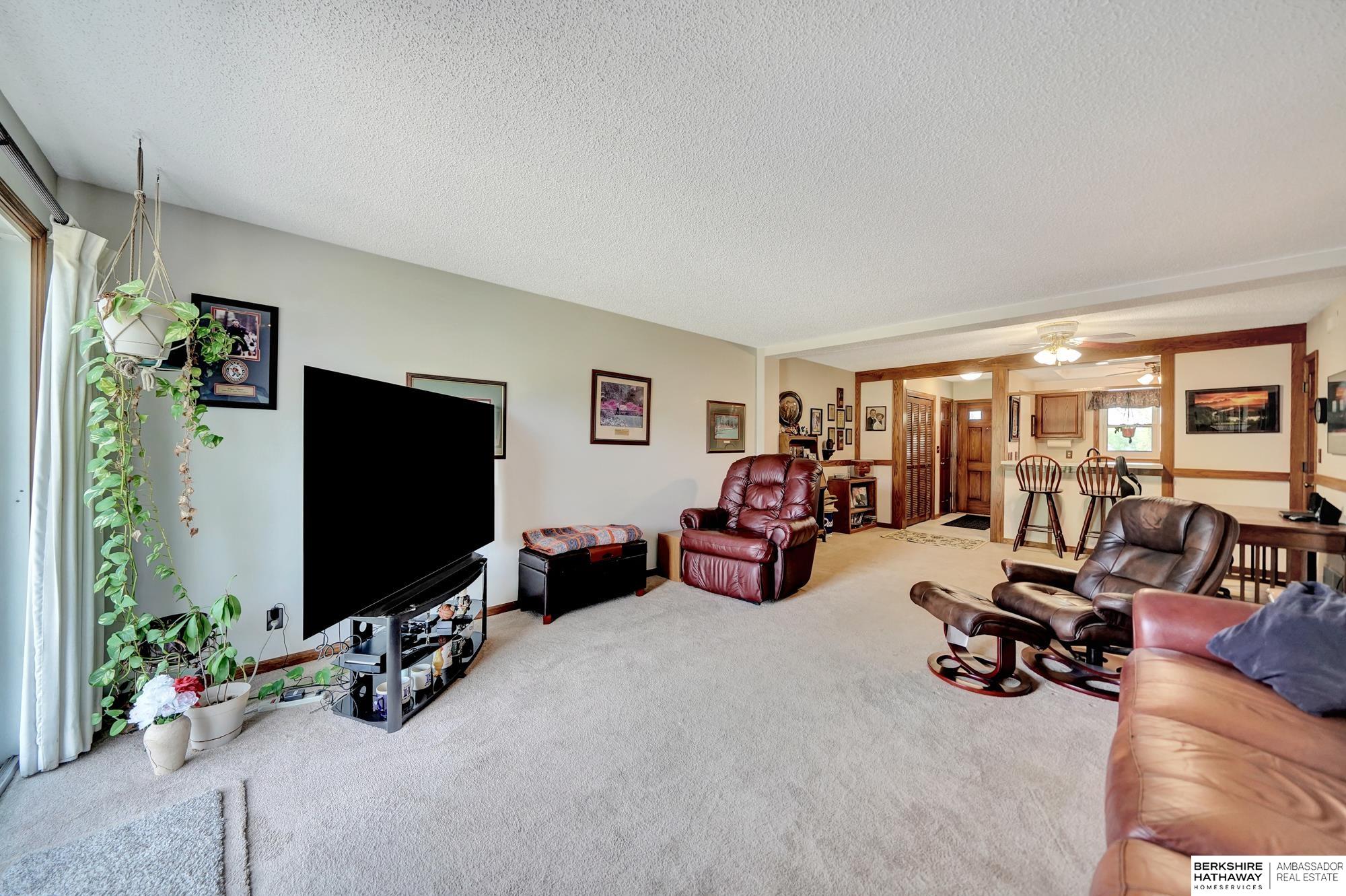 Lincoln, Nebraska 68510, United States, 2 Bedrooms Bedrooms, ,2 BathroomsBathrooms,Residential,Pending,126218