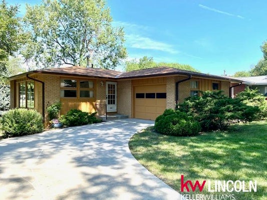 1321 W AVON LN, LINCOLN, NE 68505 - Image 2ca3ec20df4d89f9e4f382c7969ec36d/540645935