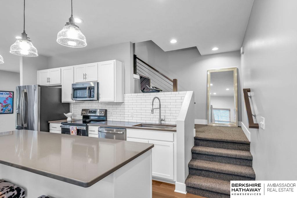 Omaha, Nebraska 68105, United States, 2 Bedrooms Bedrooms, ,3 BathroomsBathrooms,Residential,Active,217481