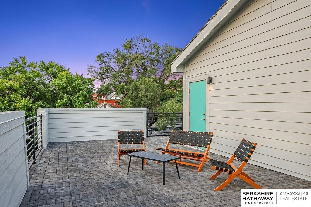 Omaha, Nebraska 68105, United States, 2 Bedrooms Bedrooms, ,3 BathroomsBathrooms,Residential,Active,217481