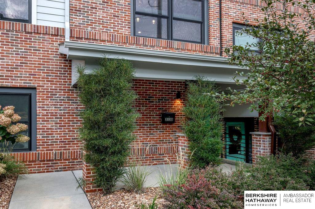 Omaha, Nebraska 68105, United States, 2 Bedrooms Bedrooms, ,3 BathroomsBathrooms,Residential,Active,217481