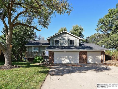Photo of 7712 N 78th Street, Omaha, NE 68122 (MLS # 22529550)