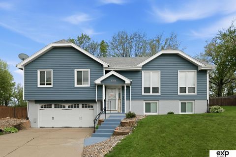 Photo of 815 Juniper Circle, Papillion, NE 68046 (MLS # 22611104)